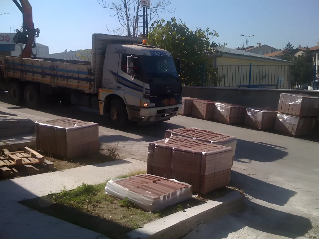 Bina çevresinde karo ve kilit taşı döşeme uygulaması (1)