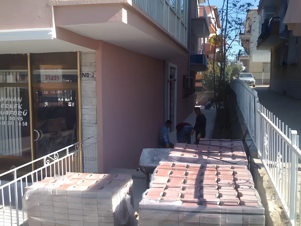 Bina çevresinde karo ve kilit taşı döşeme uygulaması (2)